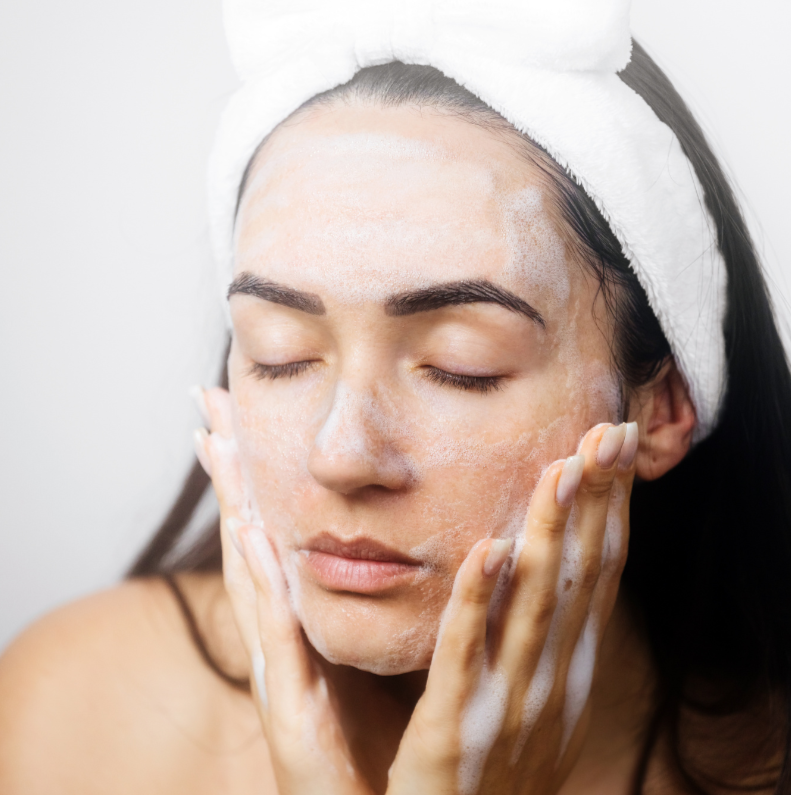 LE NETTOYAGE : comment bien nettoyer sa peau ?